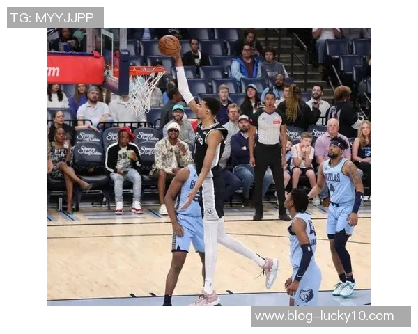 文班亚马新秀赛季表现抢眼场均20分10篮板3盖帽引领联盟新星